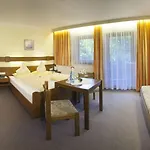Ξενοδοχείο Margit 4*